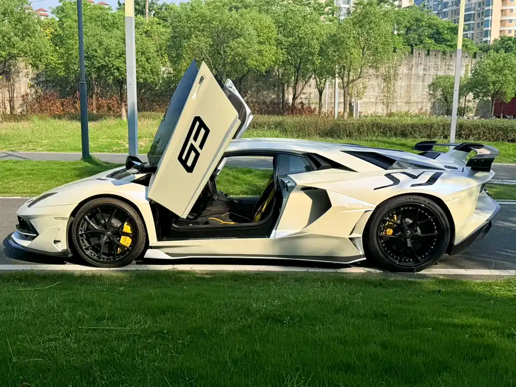 Lamborghini Aventador — миниатюра 22