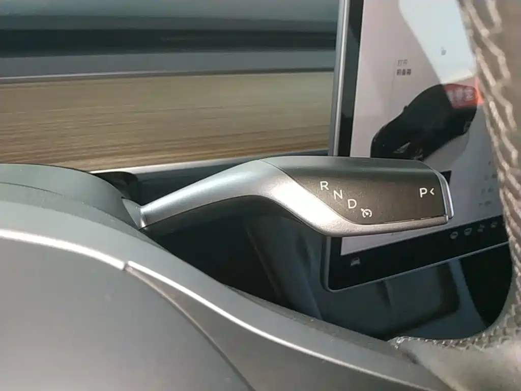 Tesla Model Y — миниатюра 14