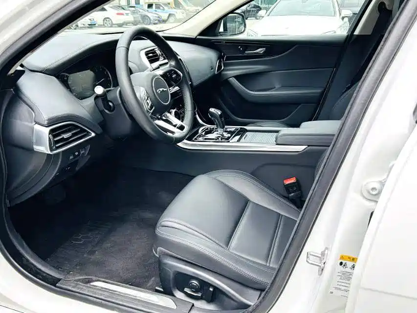 Jaguar XEL — миниатюра 4