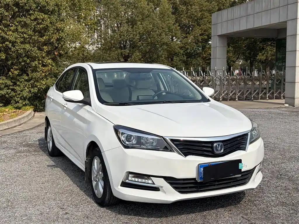 CHANGAN YUEXIANG V7