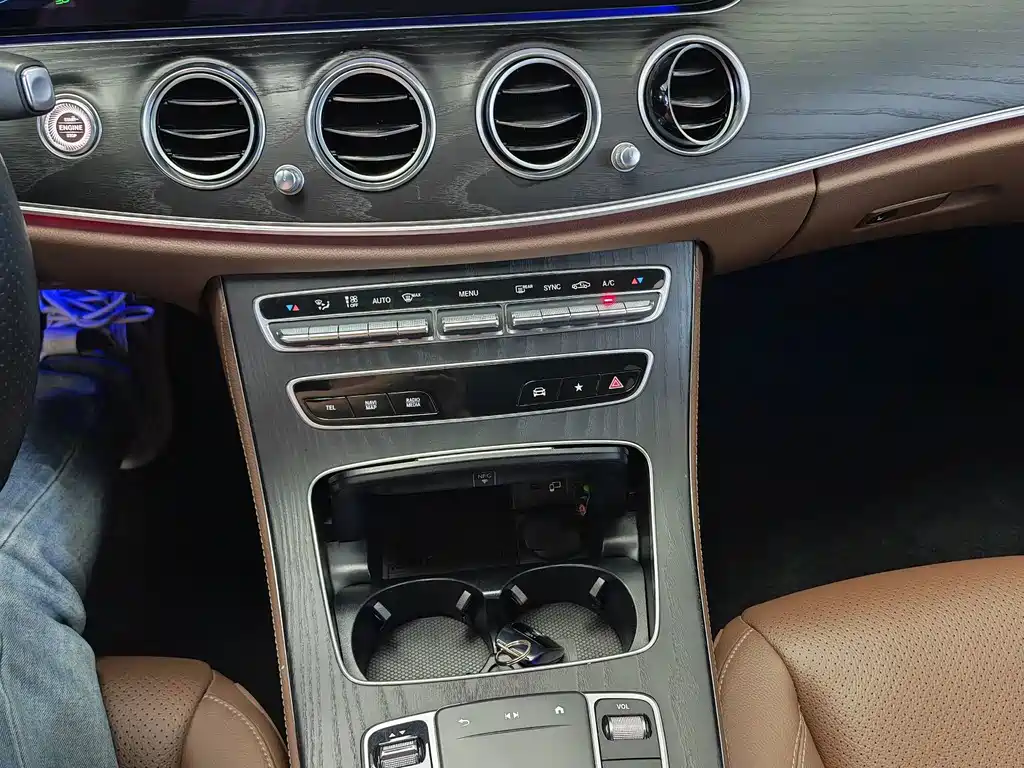 Mercedes-Benz E-Class — миниатюра 13