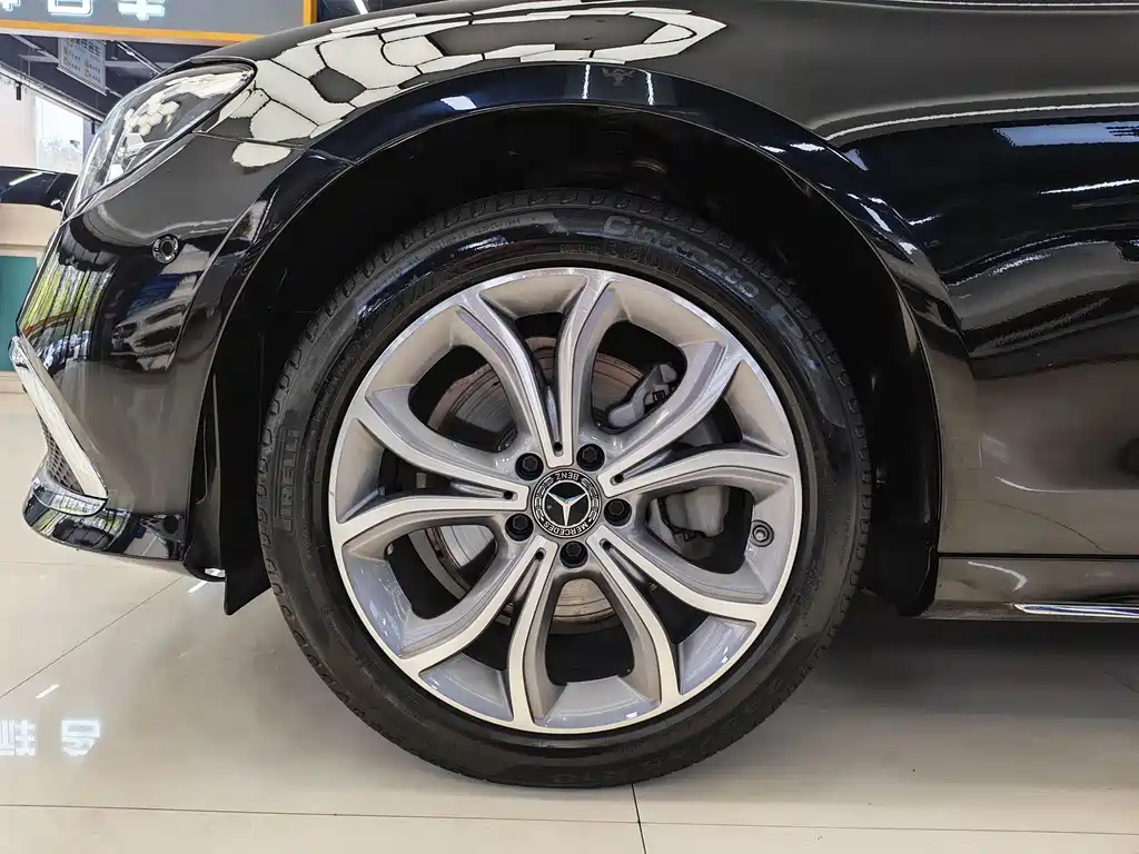 Mercedes-Benz E-Class — миниатюра 17