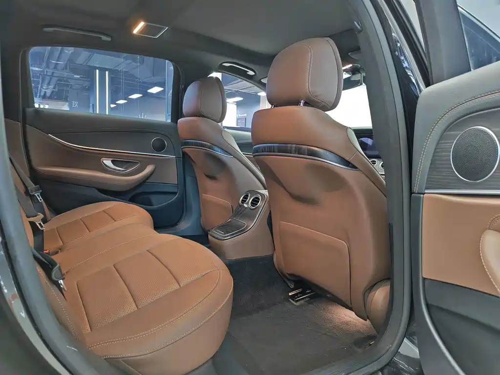 Mercedes-Benz E-Class — миниатюра 12