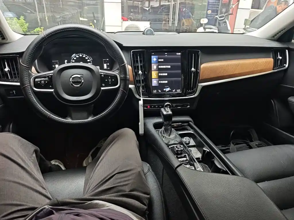 Volvo S90 — миниатюра 10