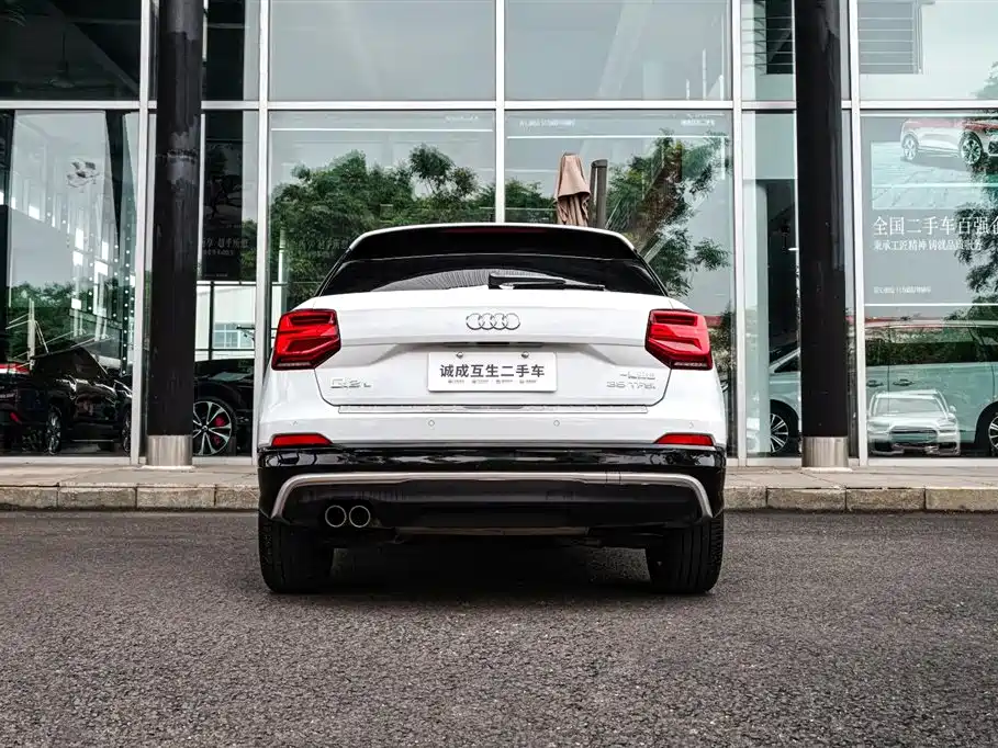 Audi Q2L - фото 7
