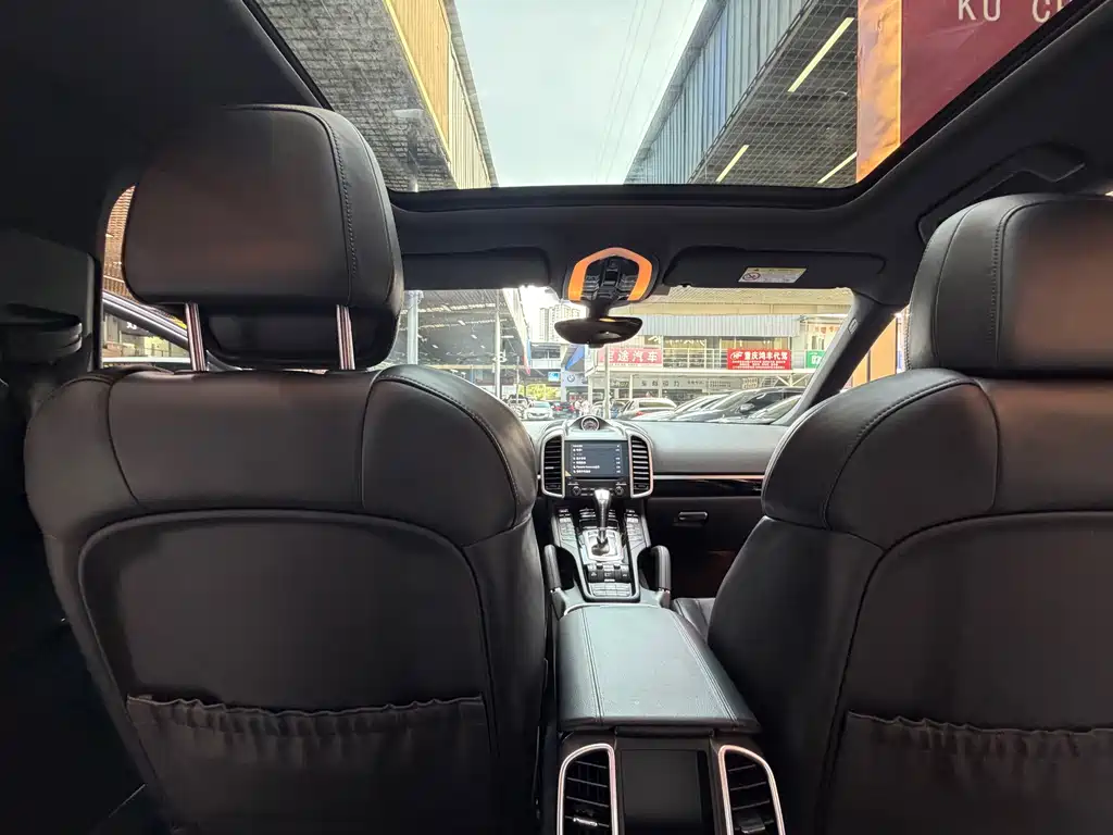 Porsche Cayenne — миниатюра 23