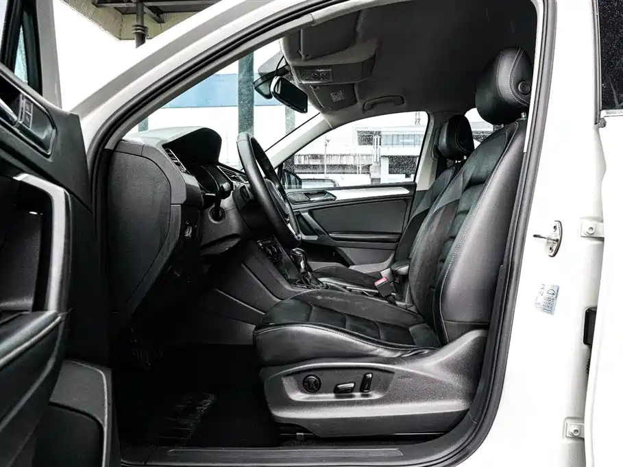 Volkswagen Tiguan L L 2017 330TSI AT Comfort