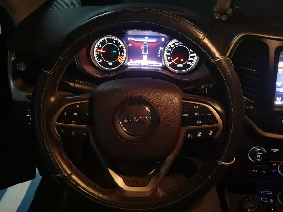 Jeep Cherokee (Import) — миниатюра 15