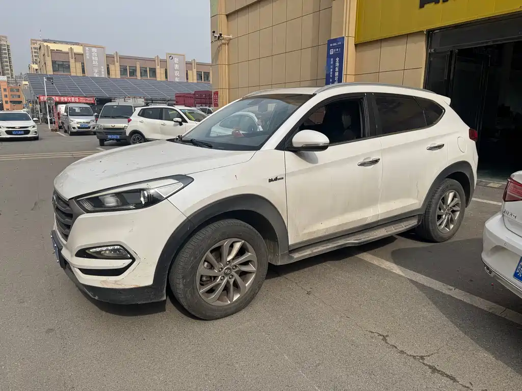 HYUNDAI TUCSON