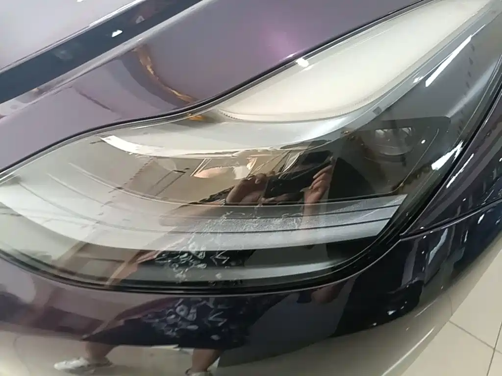 Tesla Model Y — миниатюра 24
