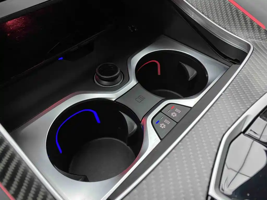 BMW XM — миниатюра 23