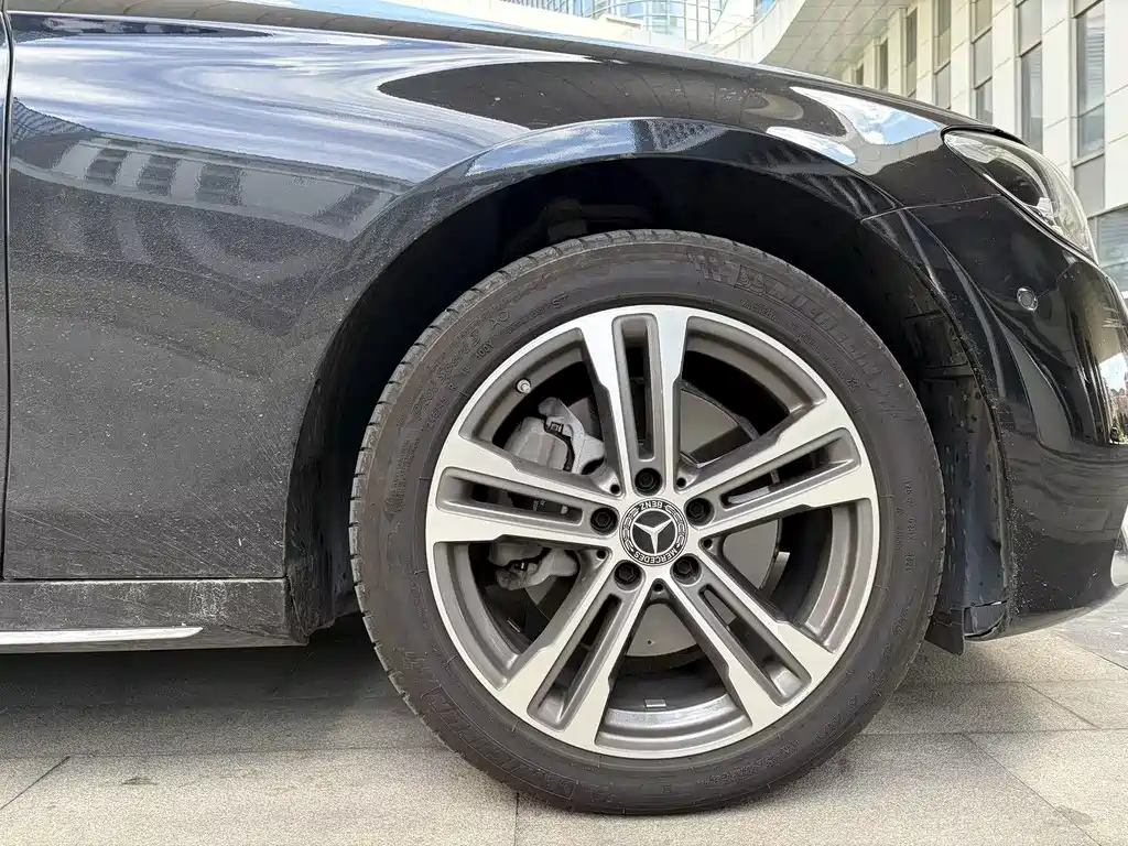 Mercedes-Benz E-Class — миниатюра 14
