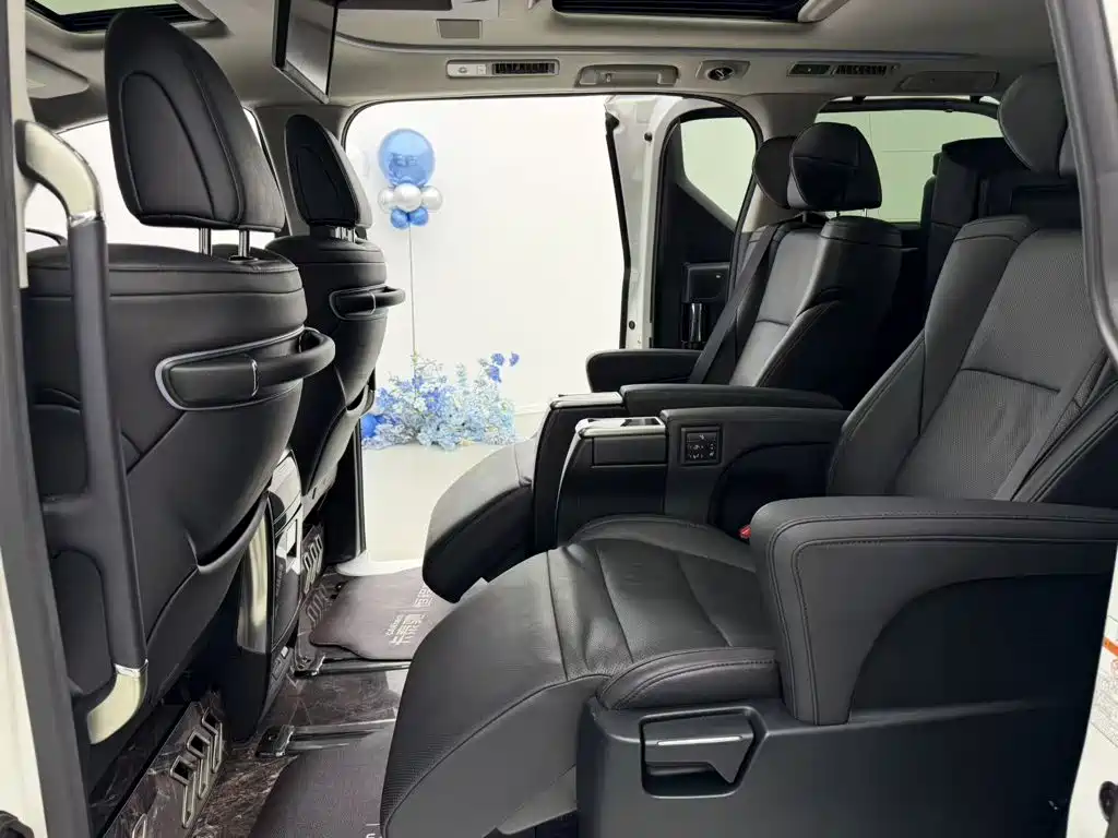 Toyota Vellfire — миниатюра 32