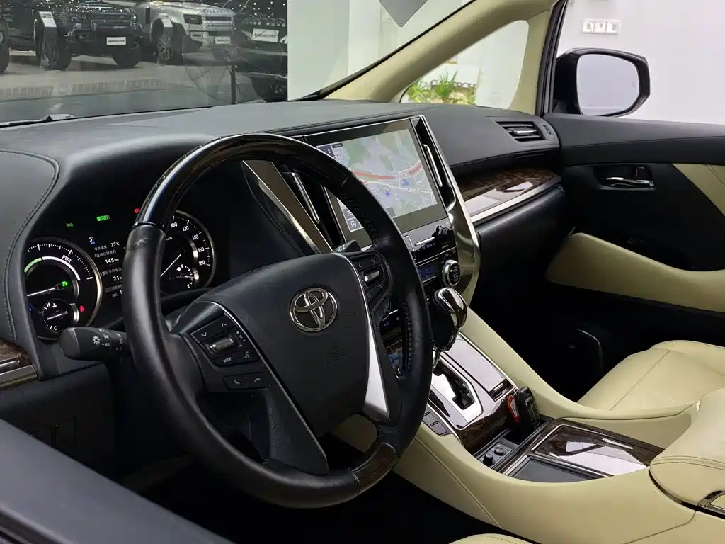 Toyota Alphard — миниатюра 29