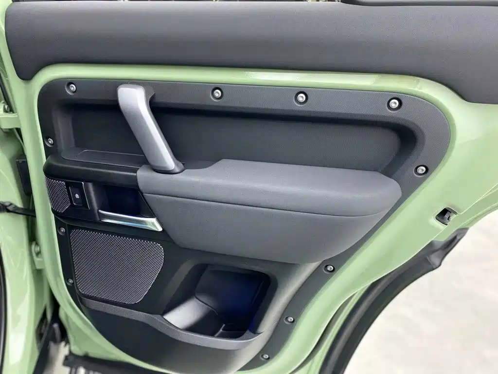 Land Rover Defender — миниатюра 33