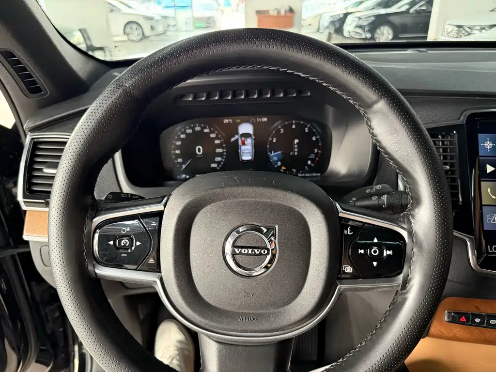 Volvo XC90 — миниатюра 15