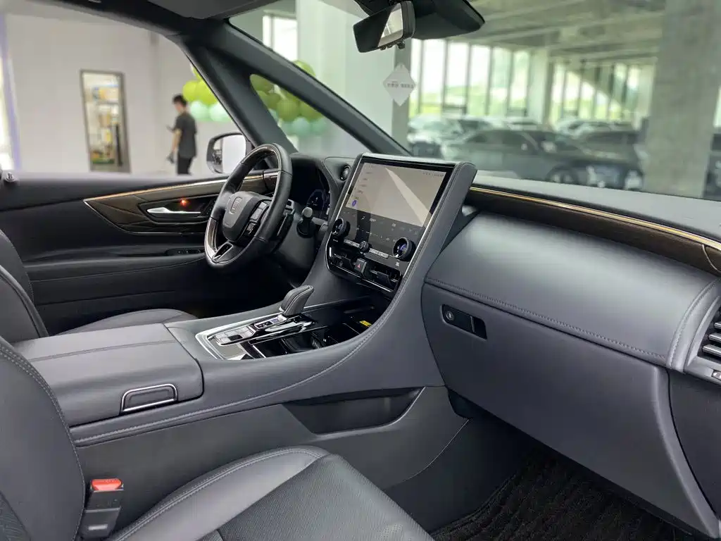Toyota Vellfire — миниатюра 21