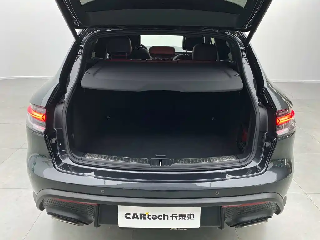 Porsche Macan — миниатюра 3