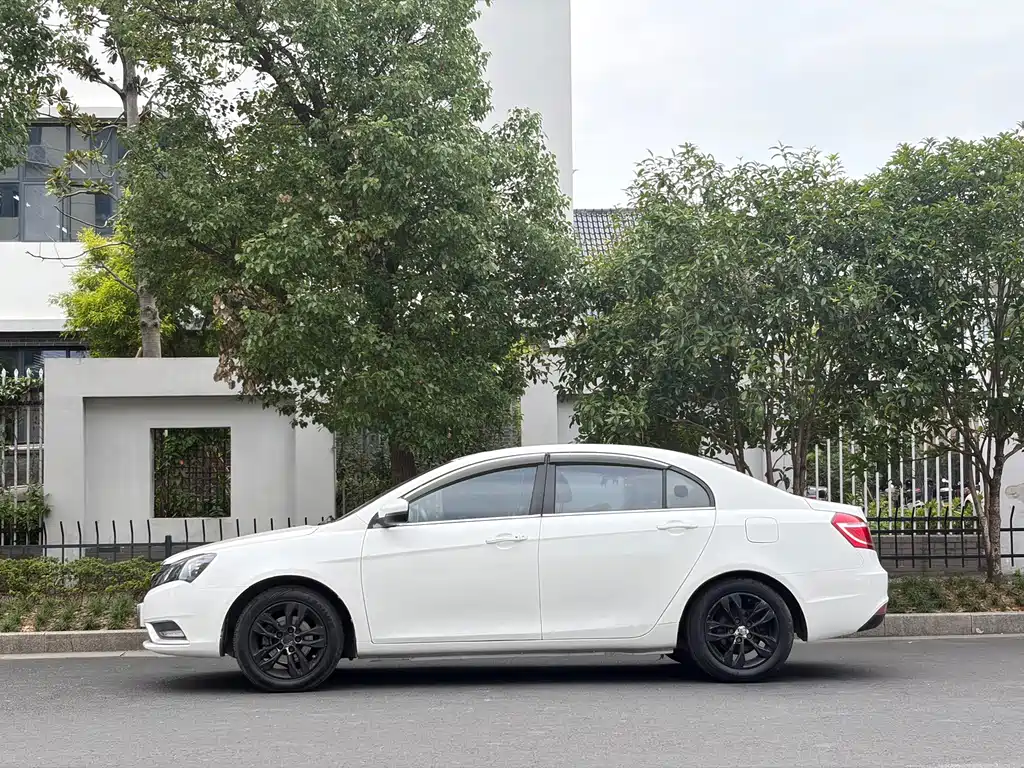 Geely Emgrand — миниатюра 6