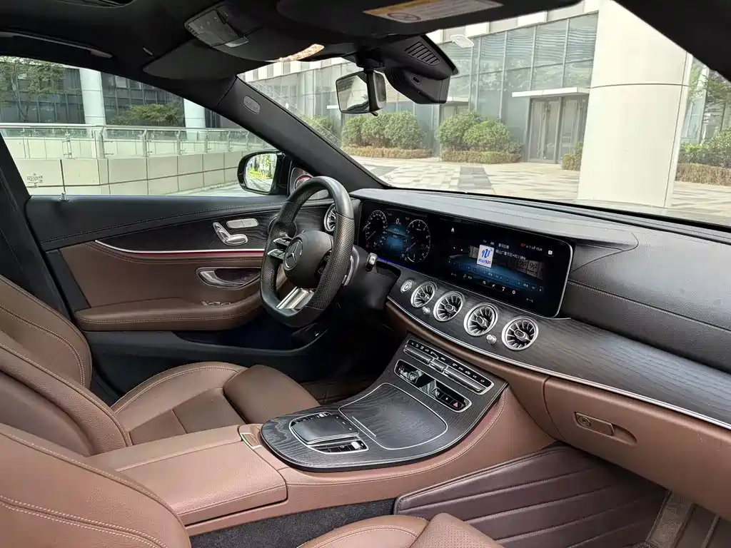 Mercedes-Benz E-Class — миниатюра 10