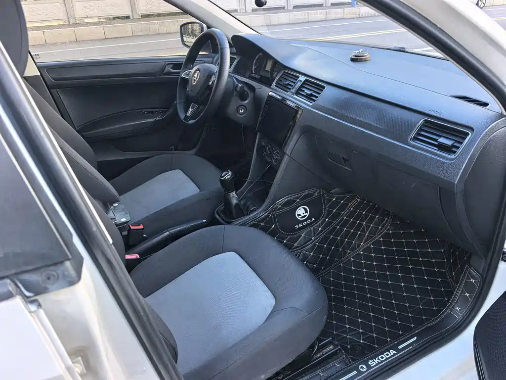 Skoda Rapid — миниатюра 10