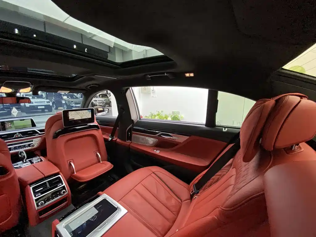 BMW 7 Series — миниатюра 38