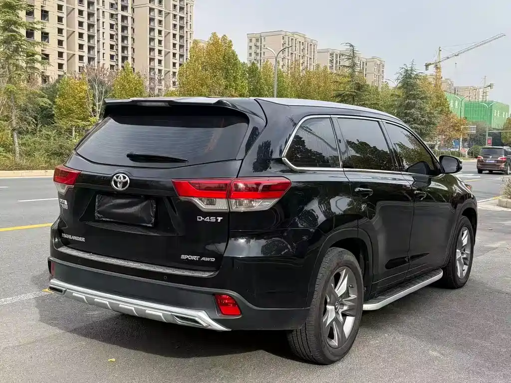 TOYOTA HIGHLANDER