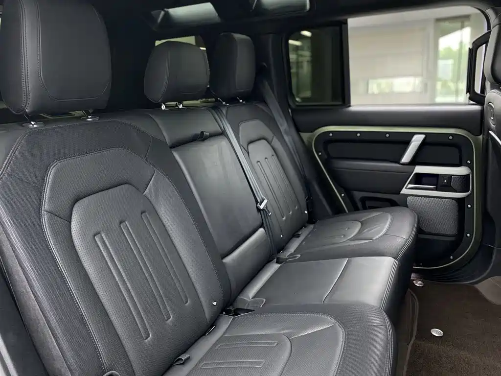 Land Rover Defender — миниатюра 30