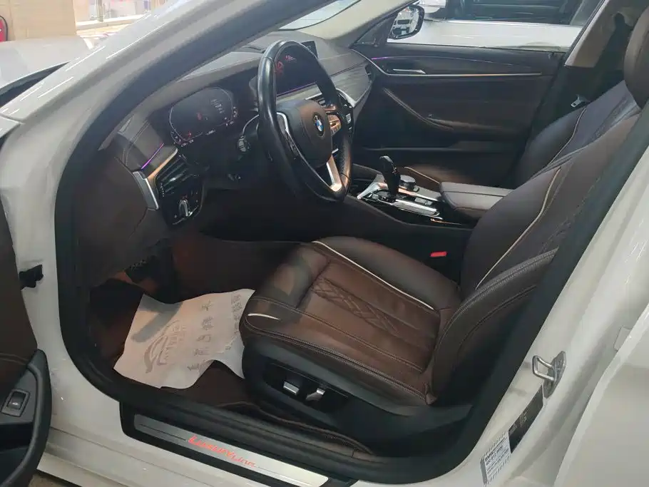 BMW 5 Series — миниатюра 9