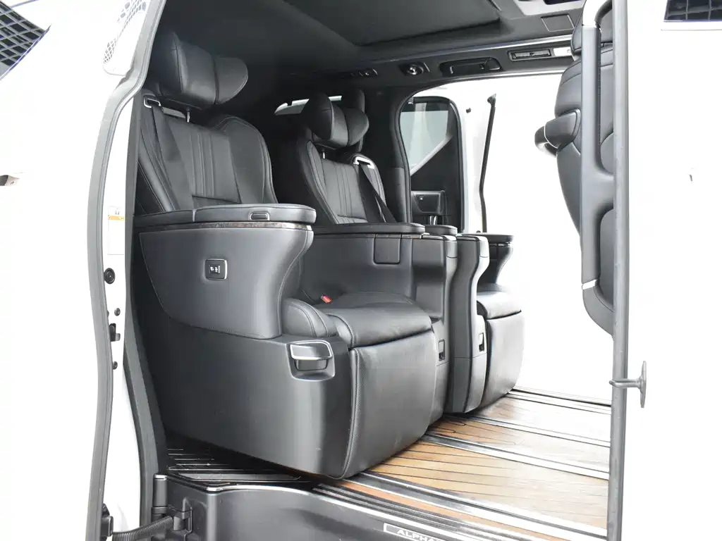 Toyota Alphard — миниатюра 18