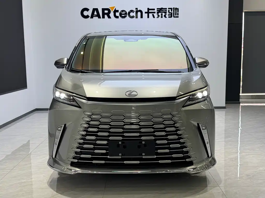 Lexus LM 2023 500h мест