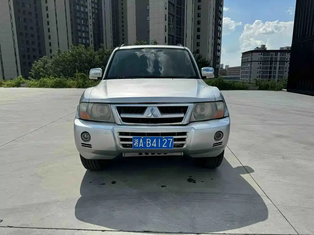 Mitsubishi Pajero — миниатюра 2