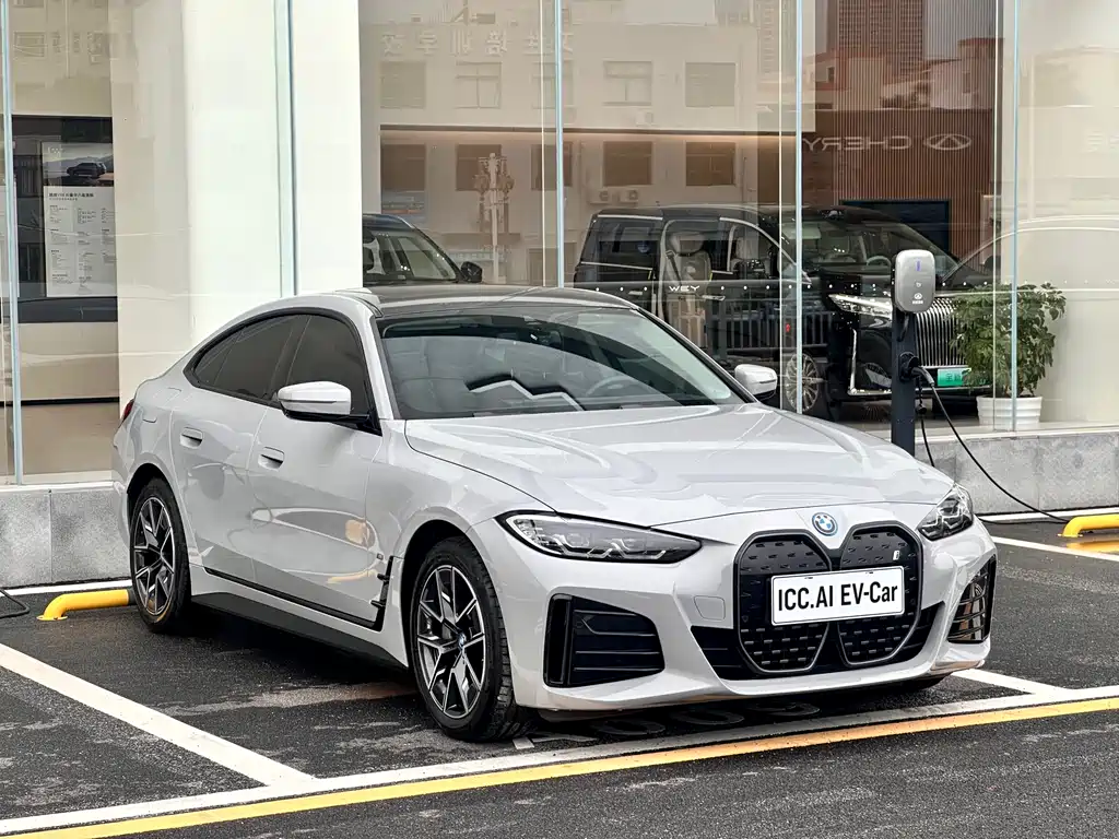 BMW i4 2023 eDrive35