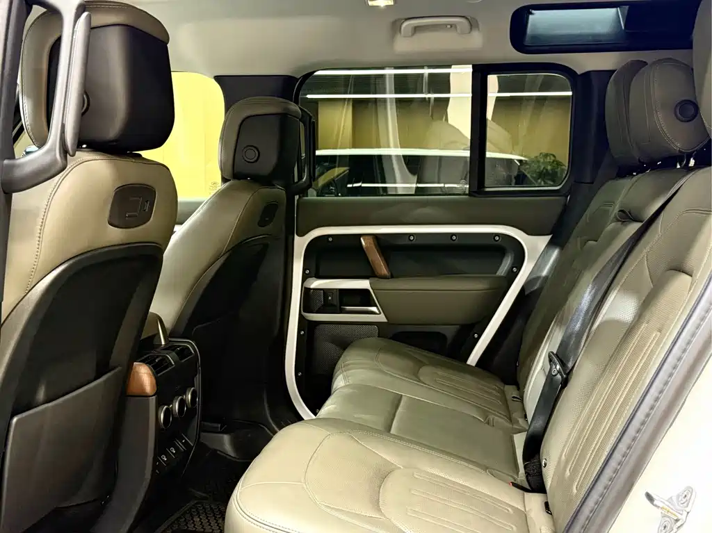 Land Rover Defender — миниатюра 5