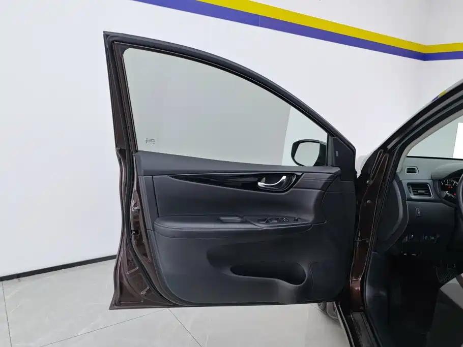 Nissan Tiida — миниатюра 7
