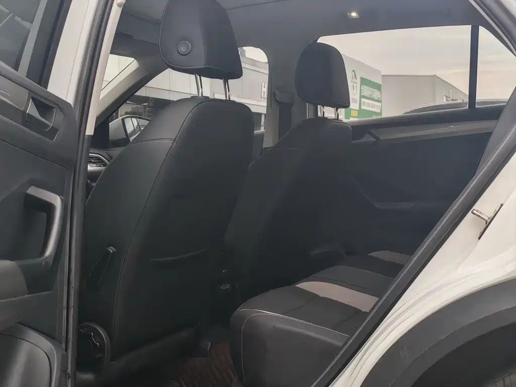 Volkswagen T-Roc — миниатюра 8