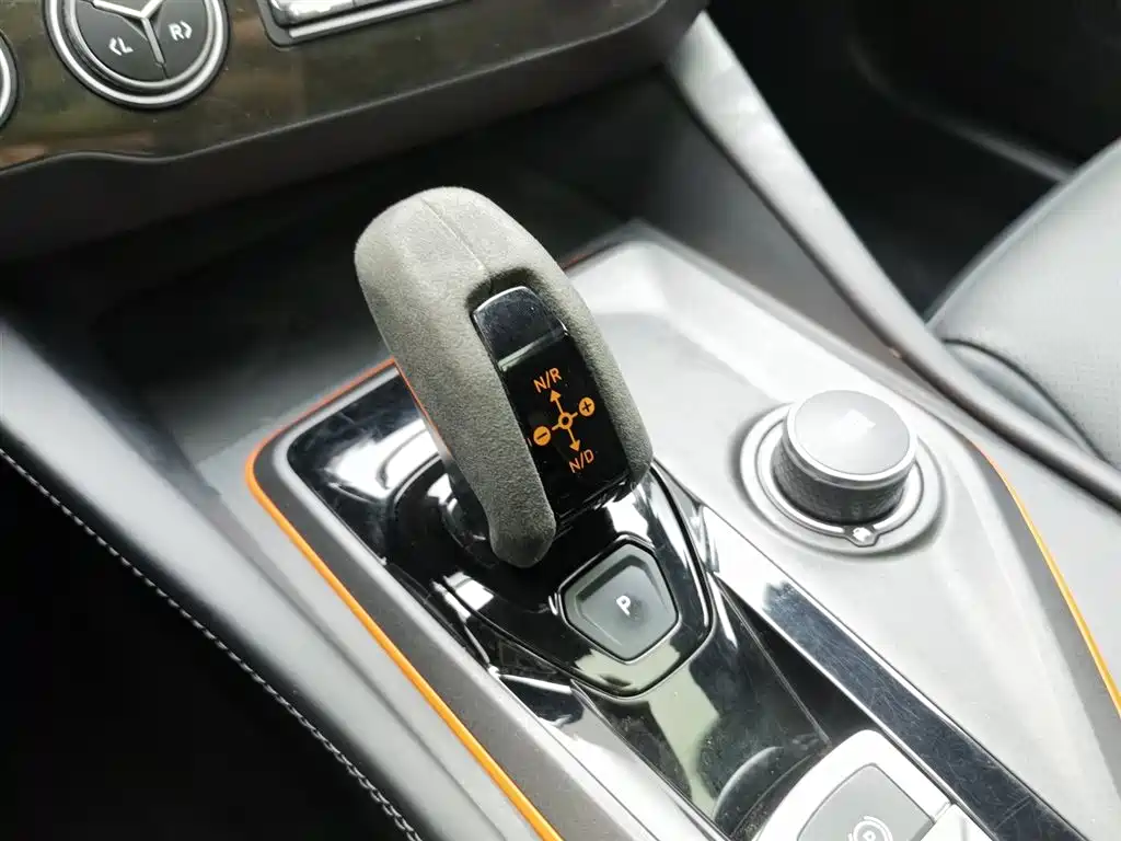 LYNK & CO. 02 HATCHBACK