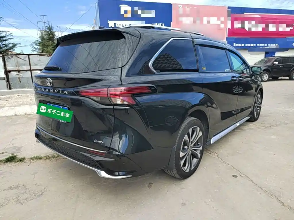Toyota Granvia — миниатюра 7