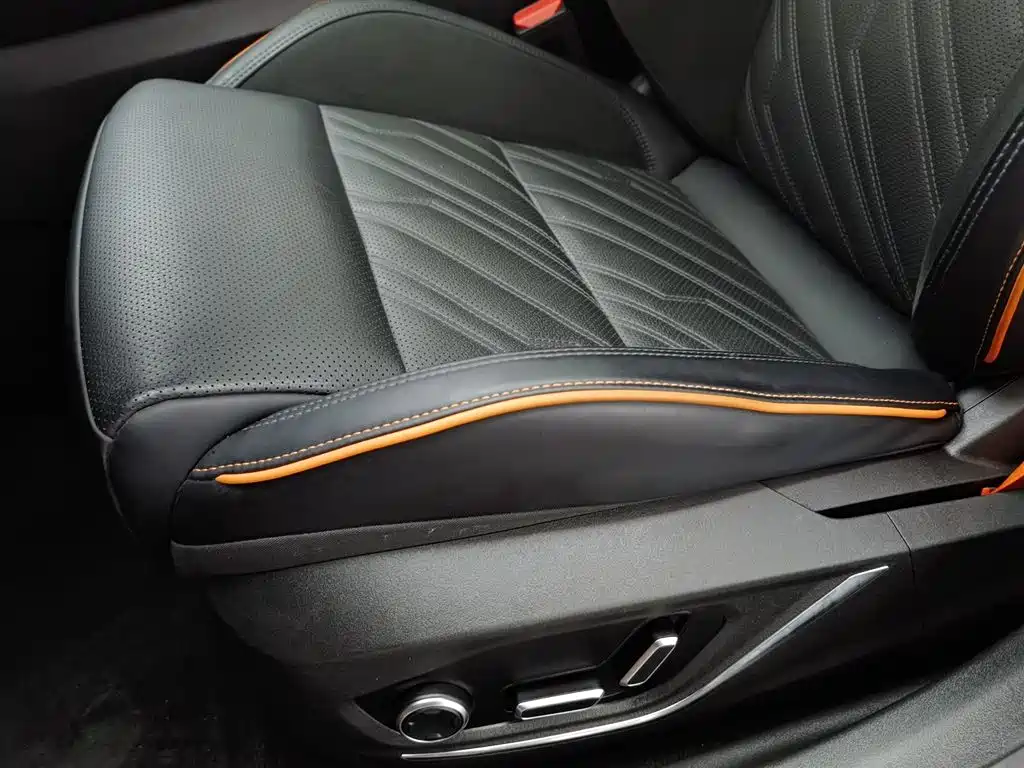 LYNK & CO. 02 HATCHBACK