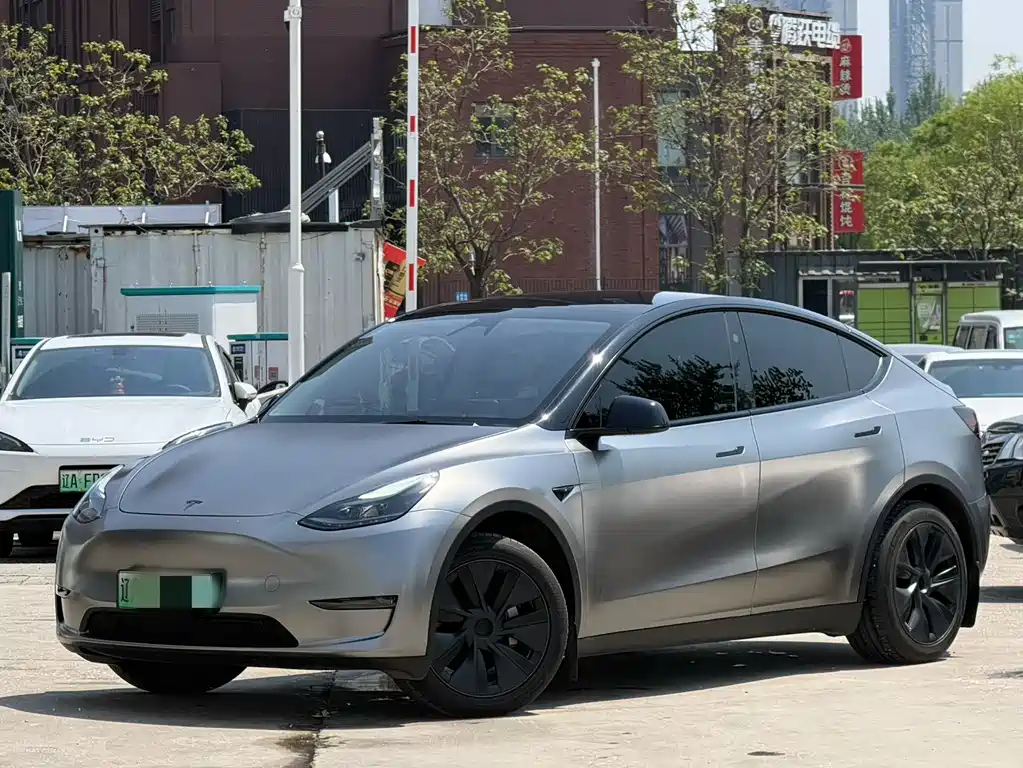 Tesla Model Y 2024