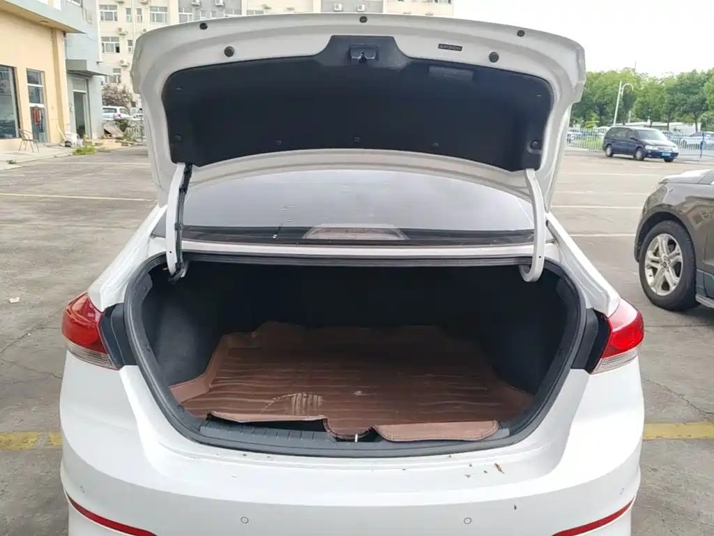 Hyundai Elantra — миниатюра 19