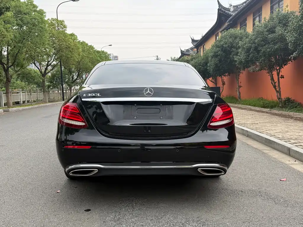 Mercedes-Benz E-Class — миниатюра 14