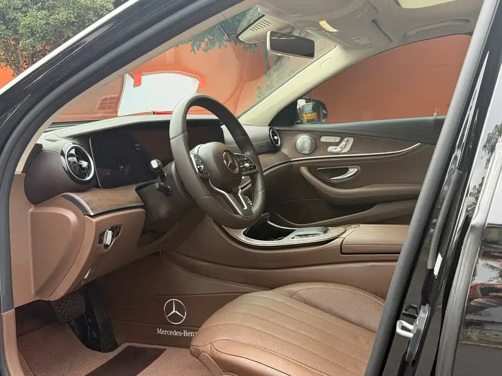 Mercedes-Benz E-Class — миниатюра 16