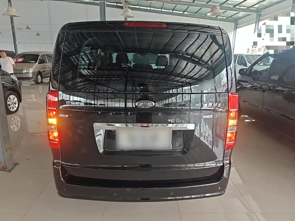 JAC RefineM3 M3 2022 PLUS 1.5T 7 мест