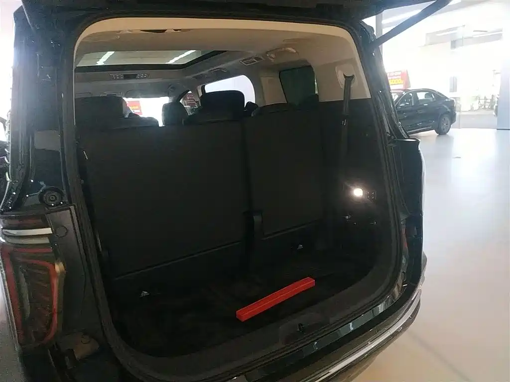 Hongqi HQ9 2023 2.0T