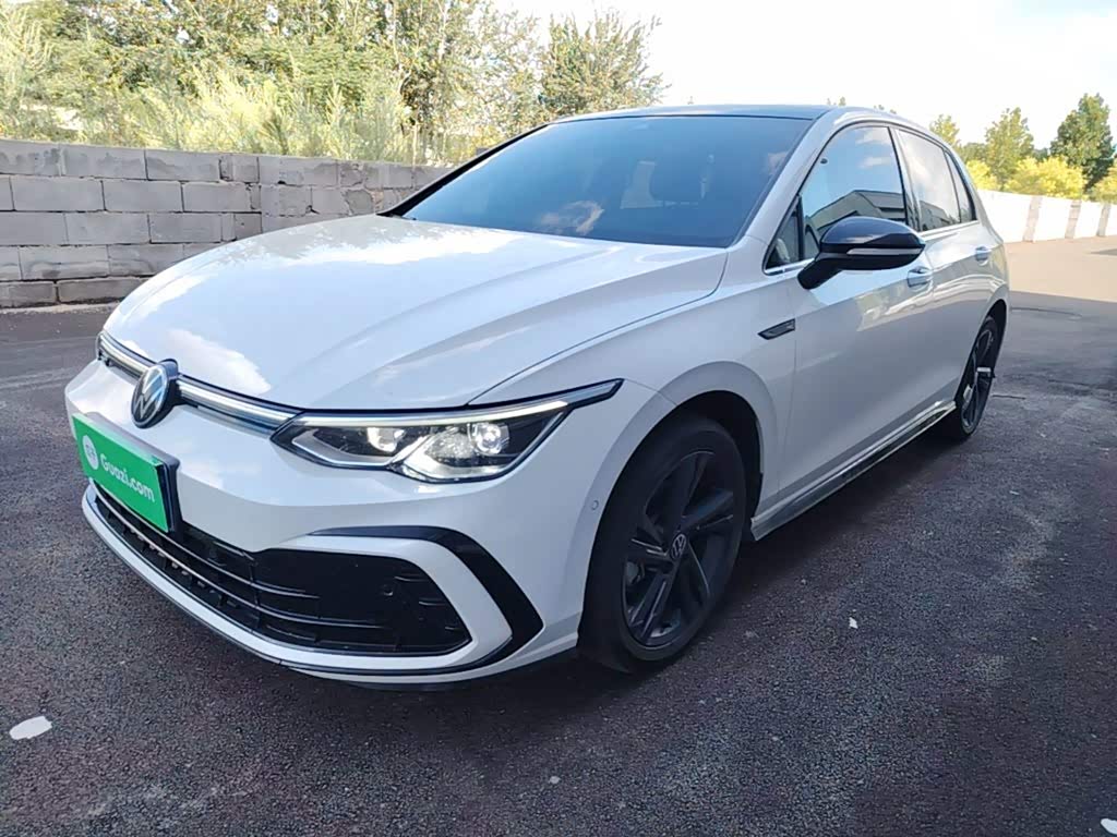 Volkswagen Golf 1.4 л 2024 г. Белый, пробег 18000 км