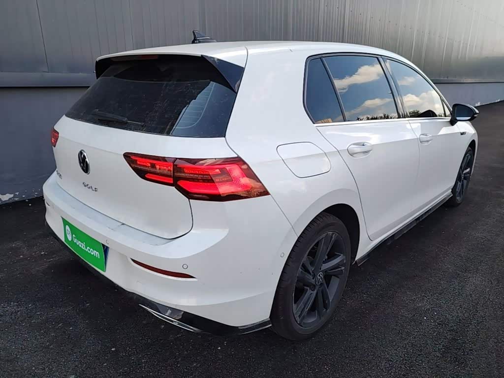 Volkswagen Golf 1.4 л 2024 г. Белый, пробег 18000 км