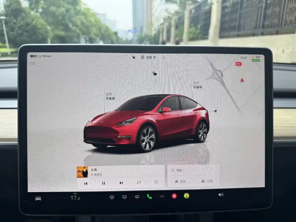 Tesla Model Y — миниатюра 14