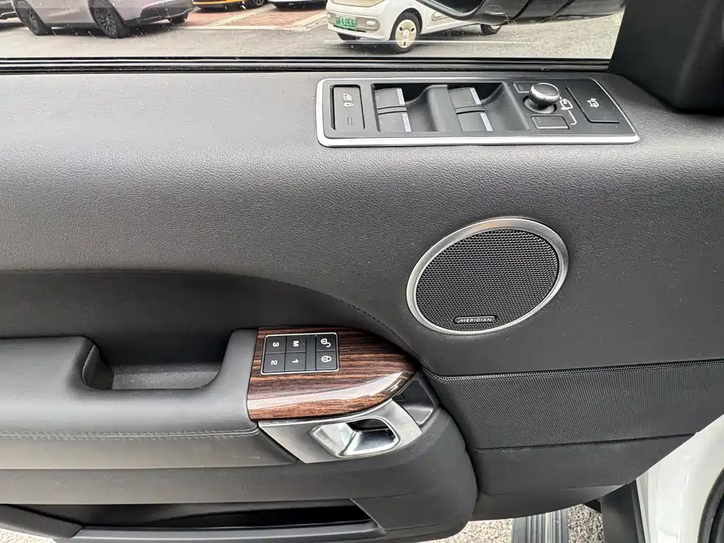 Land Rover Range Rover — миниатюра 18