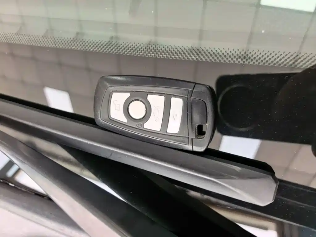 BMW 5 Series — миниатюра 9